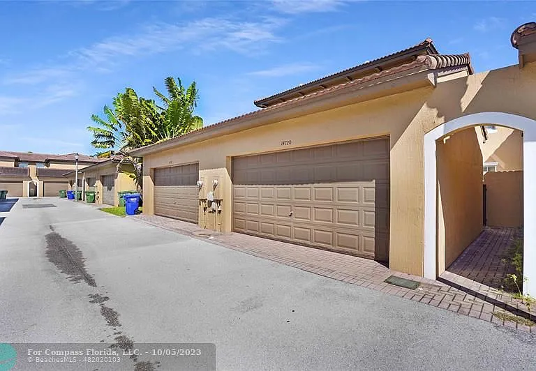 14720 SW 11th St — Photo 40