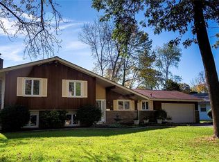 11 Sweet Birch Ln, Rochester, NY 14615