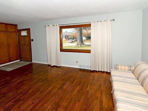4th image of 2706 Kenny Dr