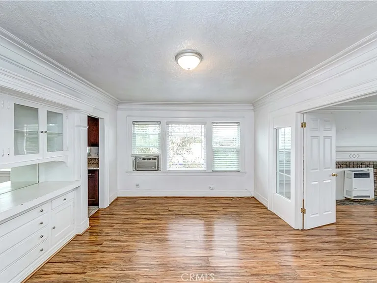 1308 S Van Ness Ave — Photo 2