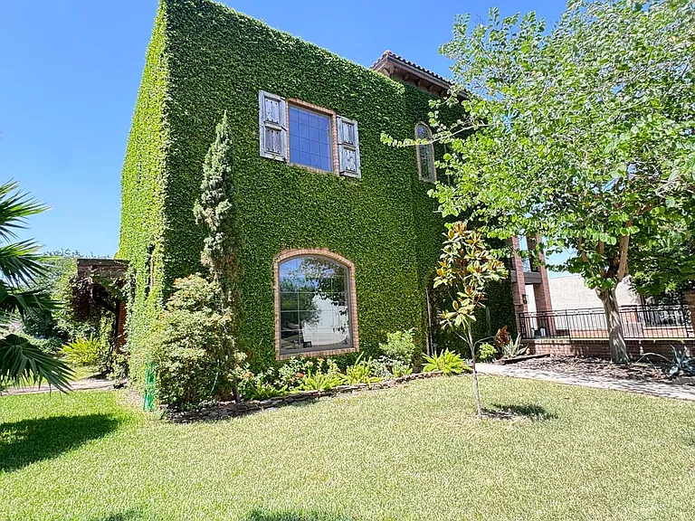 421 Cottonwood Ave — Photo 1
