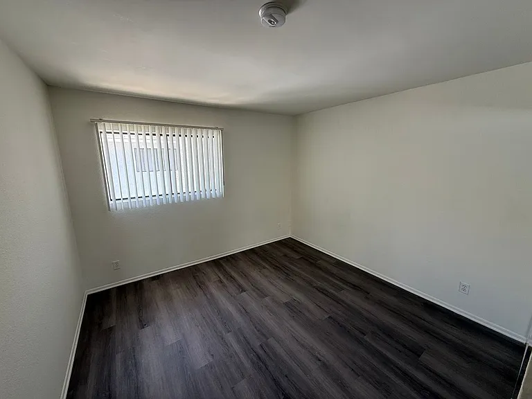 14543 Burbank Blvd — Photo 18