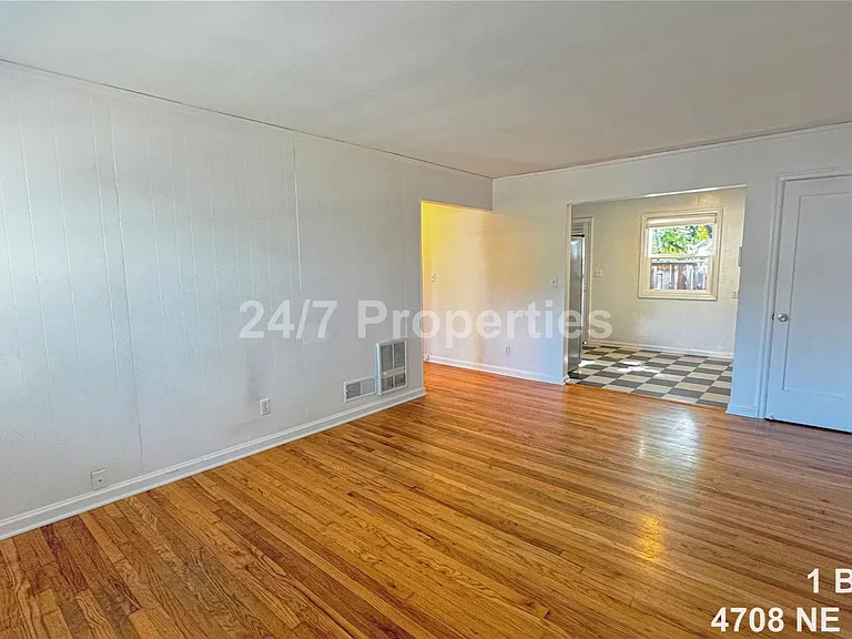 3311 NE Going St — Photo 3