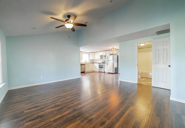518 Railroad St — Photo 10