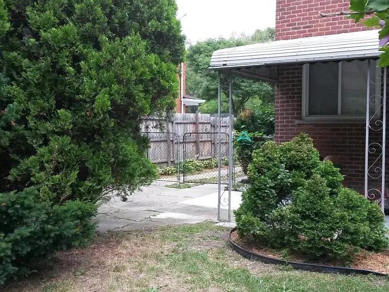 21865 Coolidge Hwy — Photo 21
