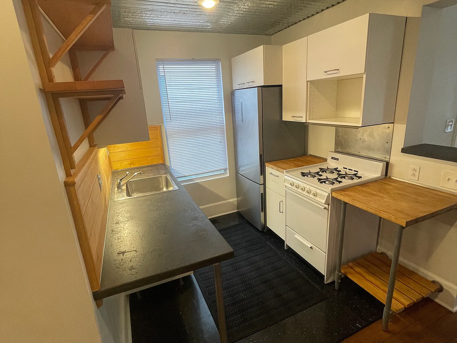 2157 W 11th Street — Photo 3