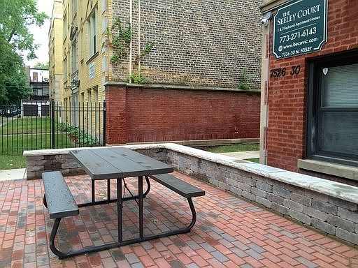 2nd image of 7528 N Seeley Ave APT 304