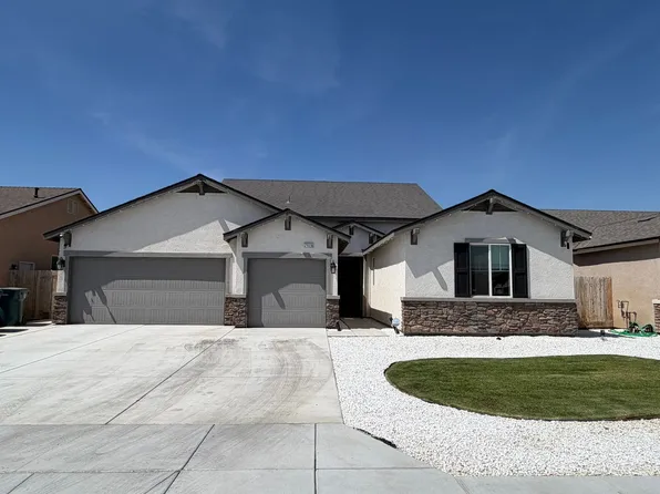 2026 Sherbrook Ave, Tulare, CA 93274