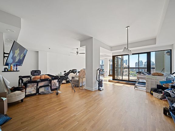 4th image of 1212 N Wells St APT 1701