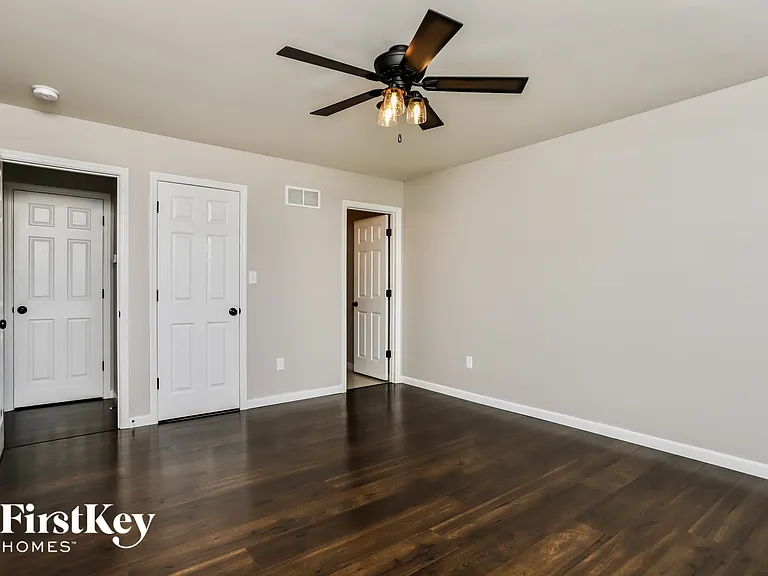 283 Cambridgeshire Ct — Photo 8