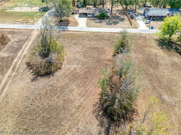 2nd image of 414 Dogwood Loop