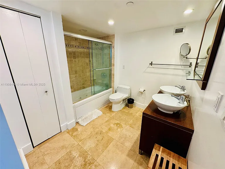 2301 Collins Ave #1525 — Photo 5