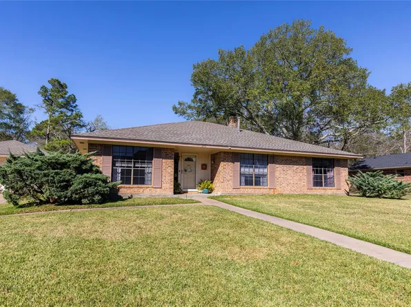 204 Briarwood Dr, Bellville, TX 77418