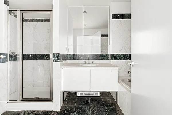 Rented by SERHANT. | media 5