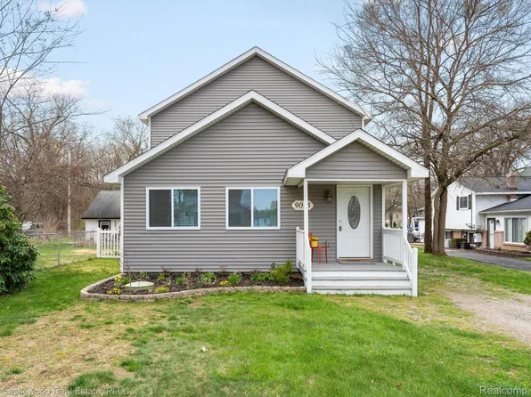 9015 Gittins St, Commerce Township, MI 48382