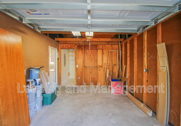 305 Millcreek Dr — Photo 17