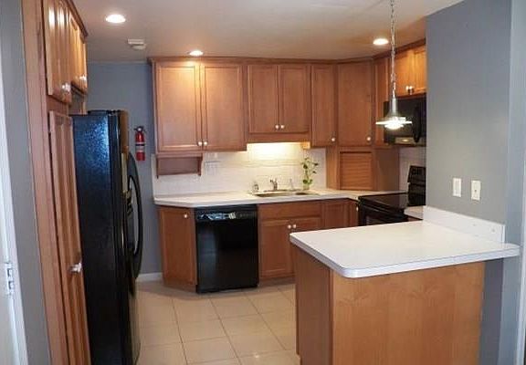 2nd image of 8 Grafton St Unit 19