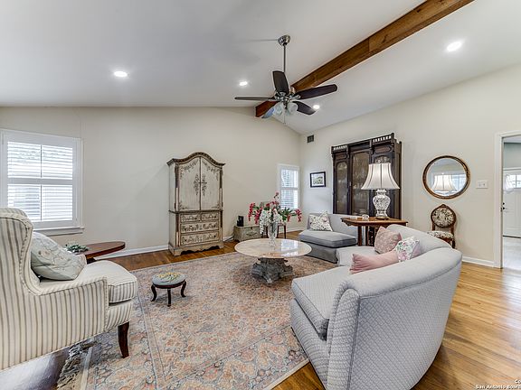 4th image of 262 WELLESLEY BLVD