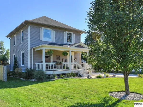 209 E Oak St, Cedar Bluffs, NE 68015
