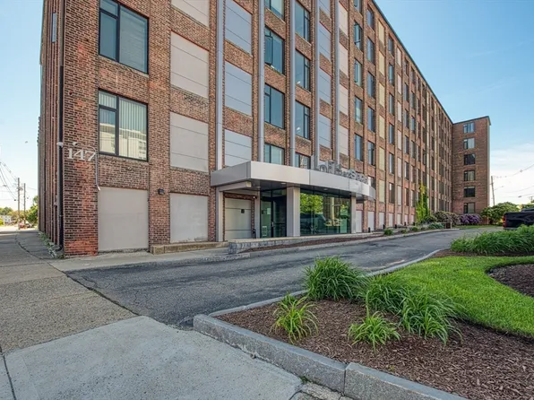 147 Centre St APT 201, Brockton, MA 02302