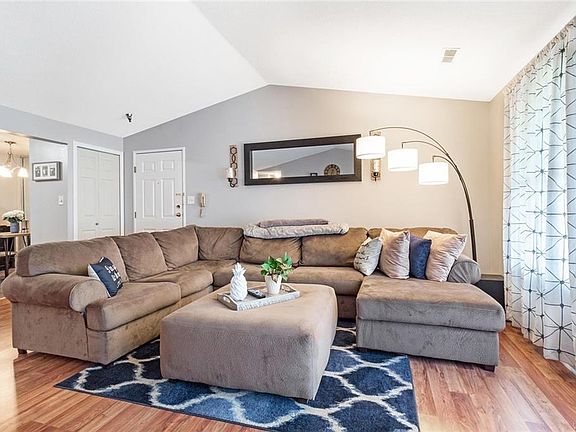 5th image of 4 Appletree Ct APT 5