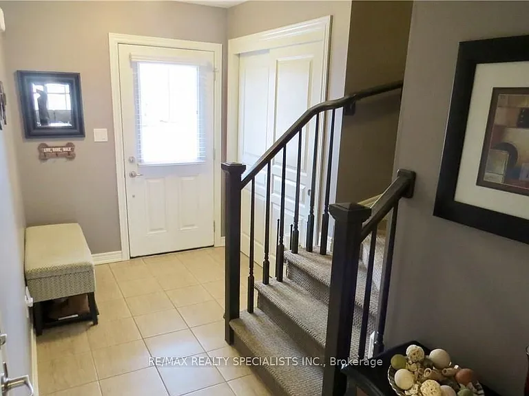 101 Roselawn Cres — Photo 3