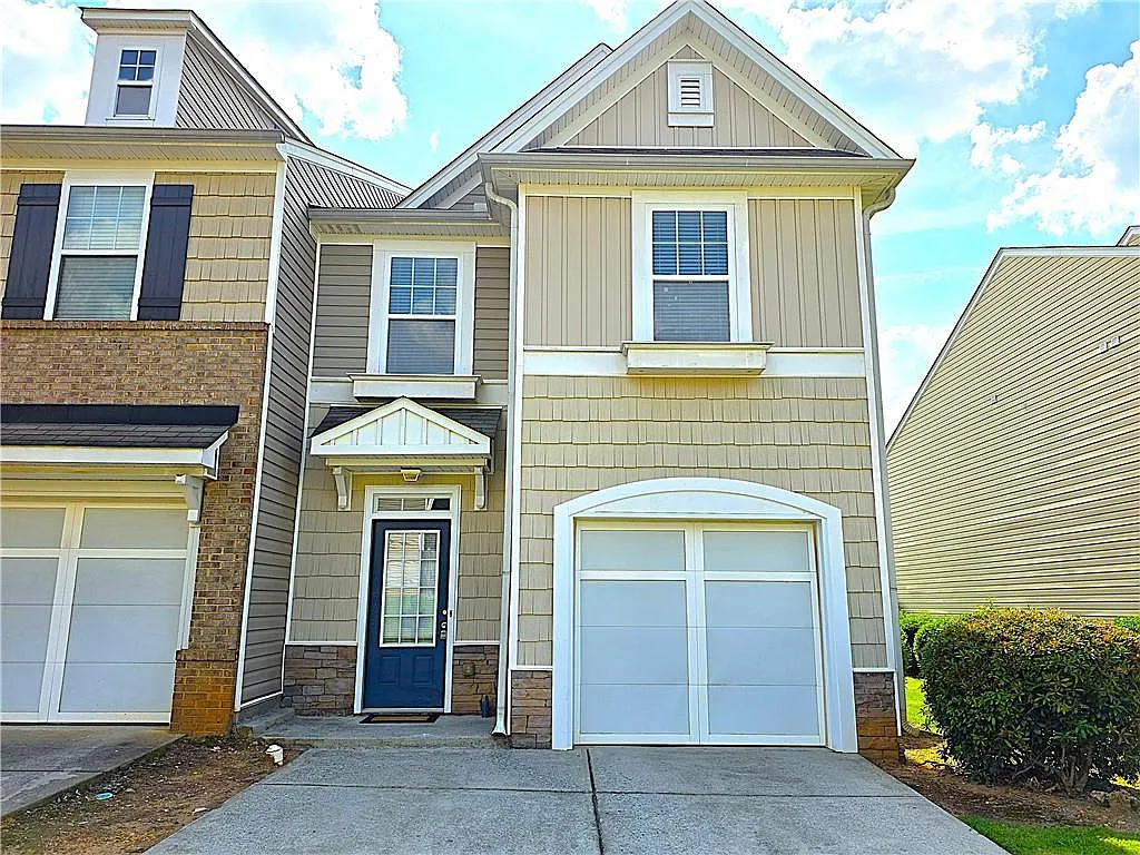 3 bed, 2.5 bath, 1696 sqft, $2,100 — Photo 1