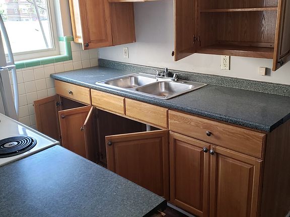 2nd image of 1873 Losantiville Ave #3