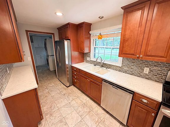 3rd image of 1379 Hadley Dr #3