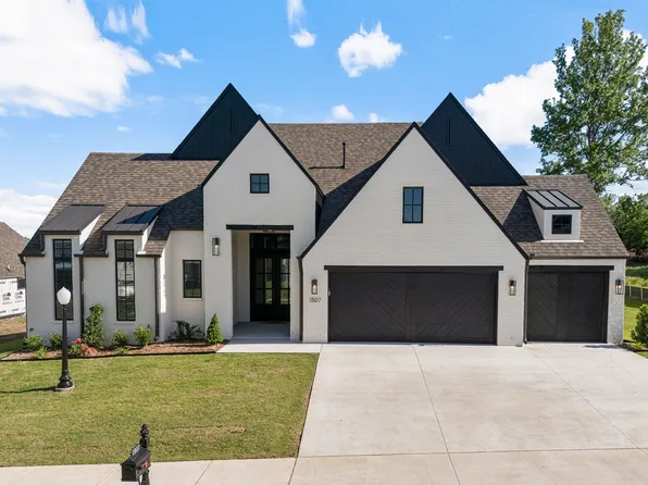 1507 Cedarwood Dr, Claremore, OK 74017