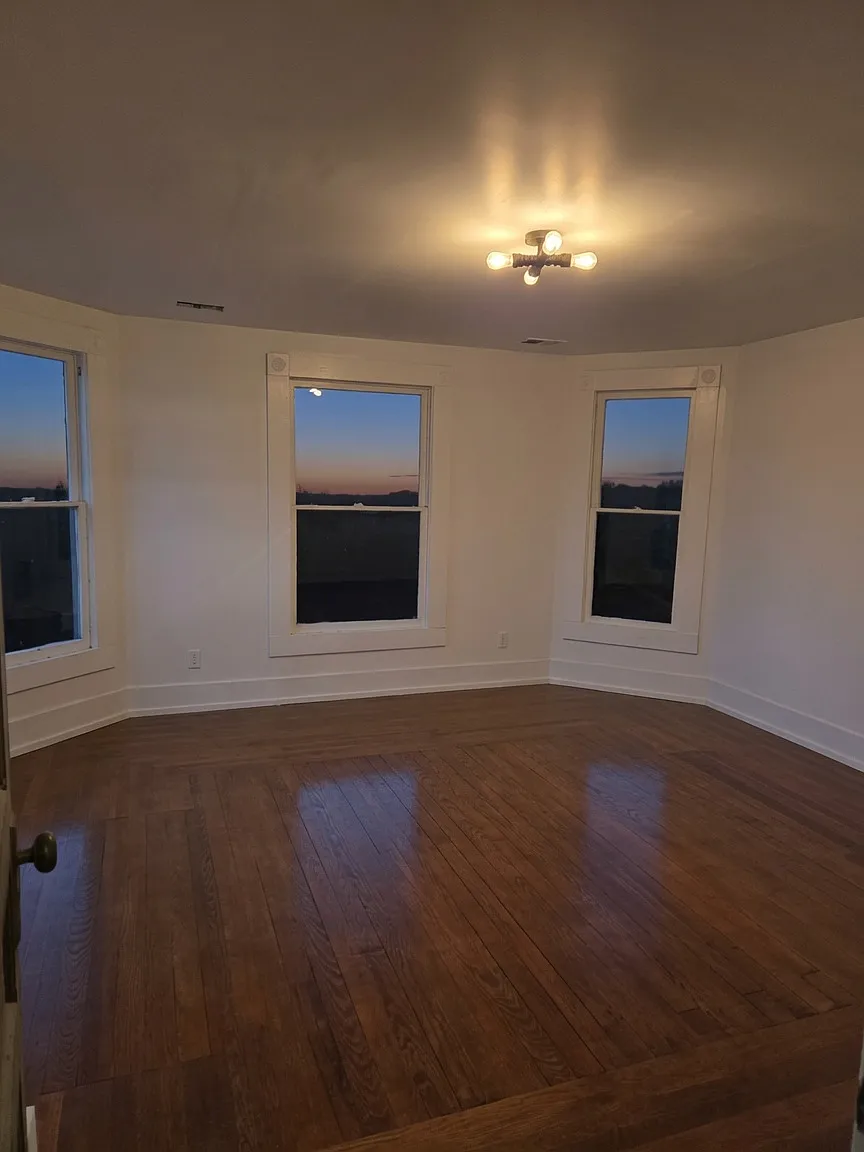 4 bed, 2.5 bath, 2904 sqft, $1,575 — Photo 4