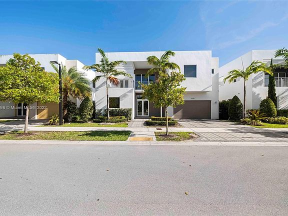 4th image of 10098 NW 74th Ter #10098