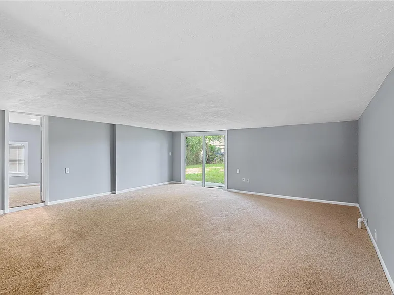 10502 Royal Oaks Dr — Photo 17