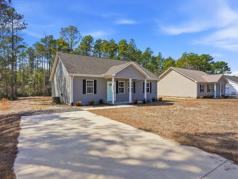 1040 Beaufort Rd — Photo 3
