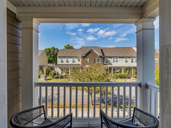 2nd image of 2091 Hemlock Dr