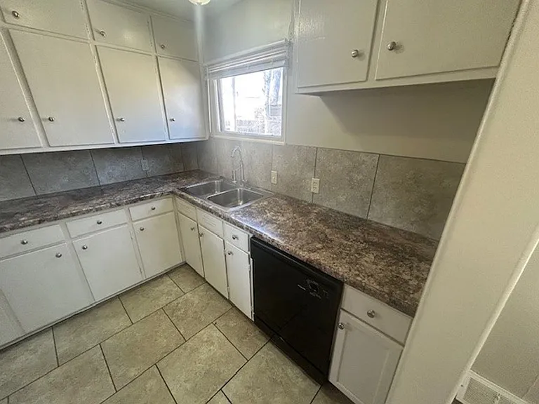 2721 S Minnesota Ave — Photo 3
