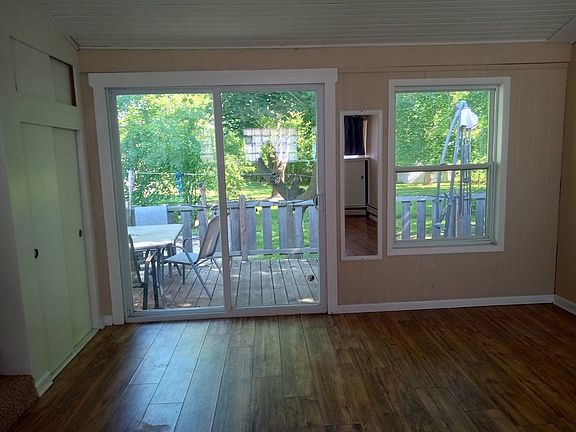 2nd image of 12710 N Saginaw Main House