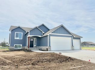 9962 Jasmine Dr, Manhattan, KS 66502