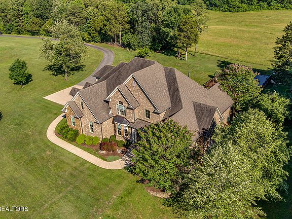 4th image of 1040 Smith Valley Rd