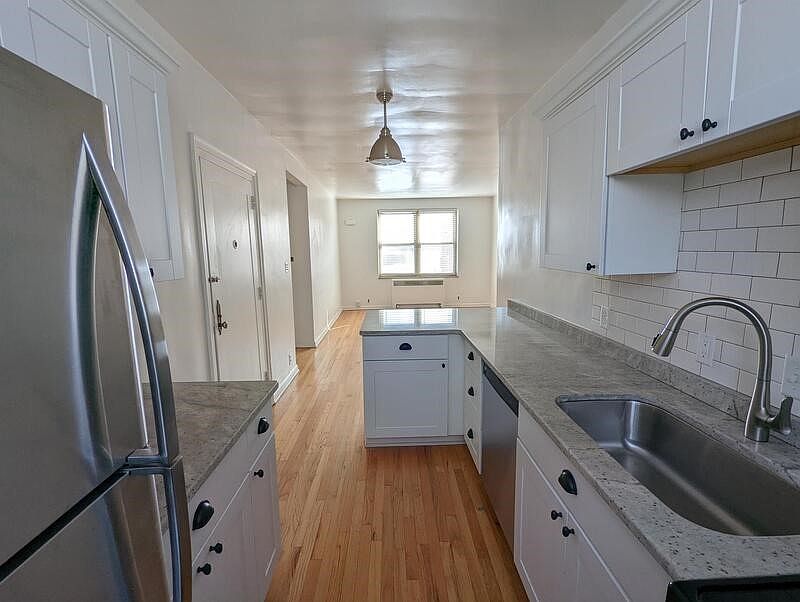1st image of 825 Iroquois St APT C6