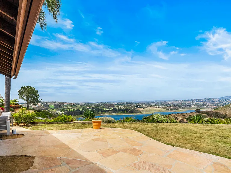 1807 Amalfi Dr — Photo 29