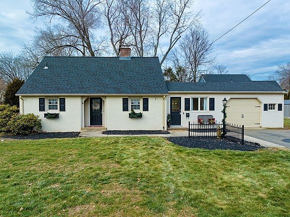 2nd image of 70 Lealand Ave