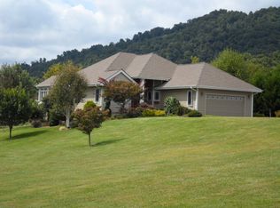 69 Vista Dr, Burnsville, NC 28714