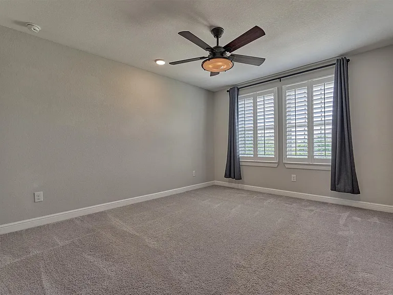 11 Shumard Oak Dr — Photo 32