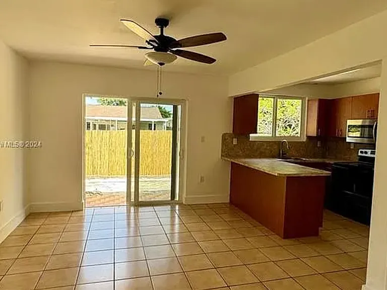 537 NW 44th Ave — Photo 9