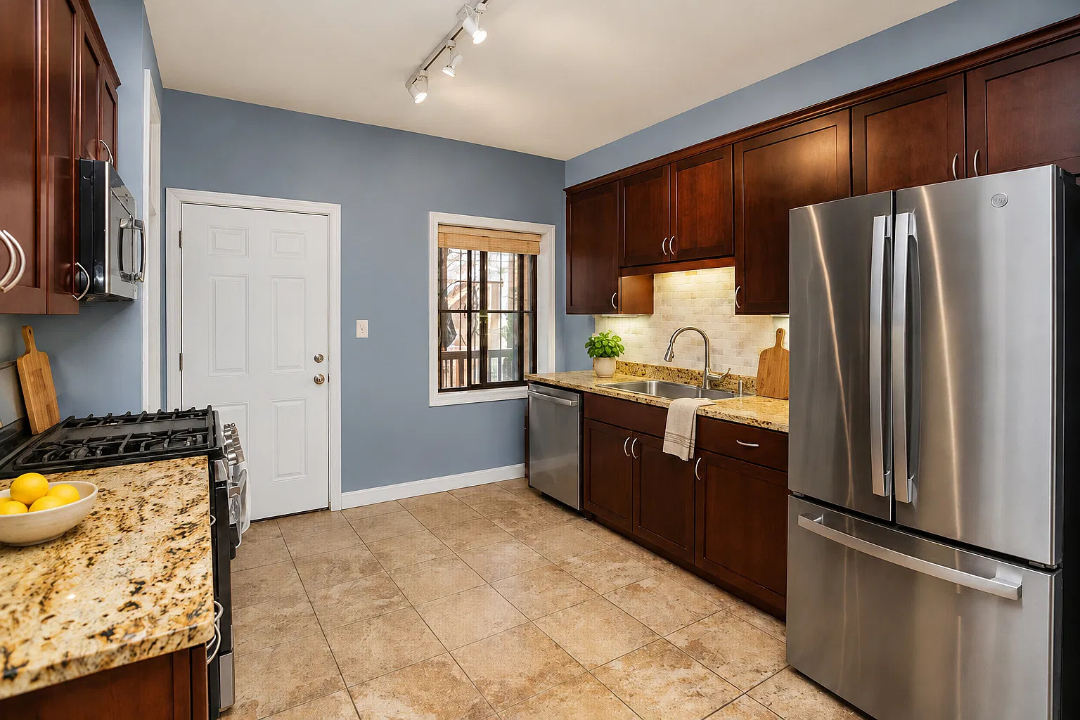 2 bed, $2,350 — Photo 4