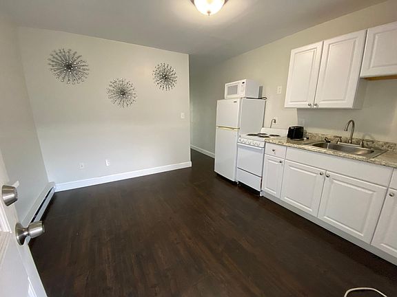 3rd image of 33 Ashworth Ave #4