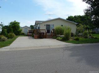 4454 Wynnwood Dr, Howell, MI 48843