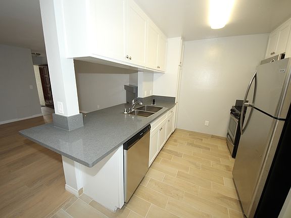 4th image of 3353 Shelby Dr APT 101