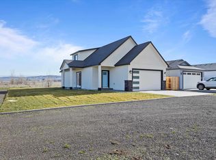 707 S 6th St, Mabton, WA 98935
